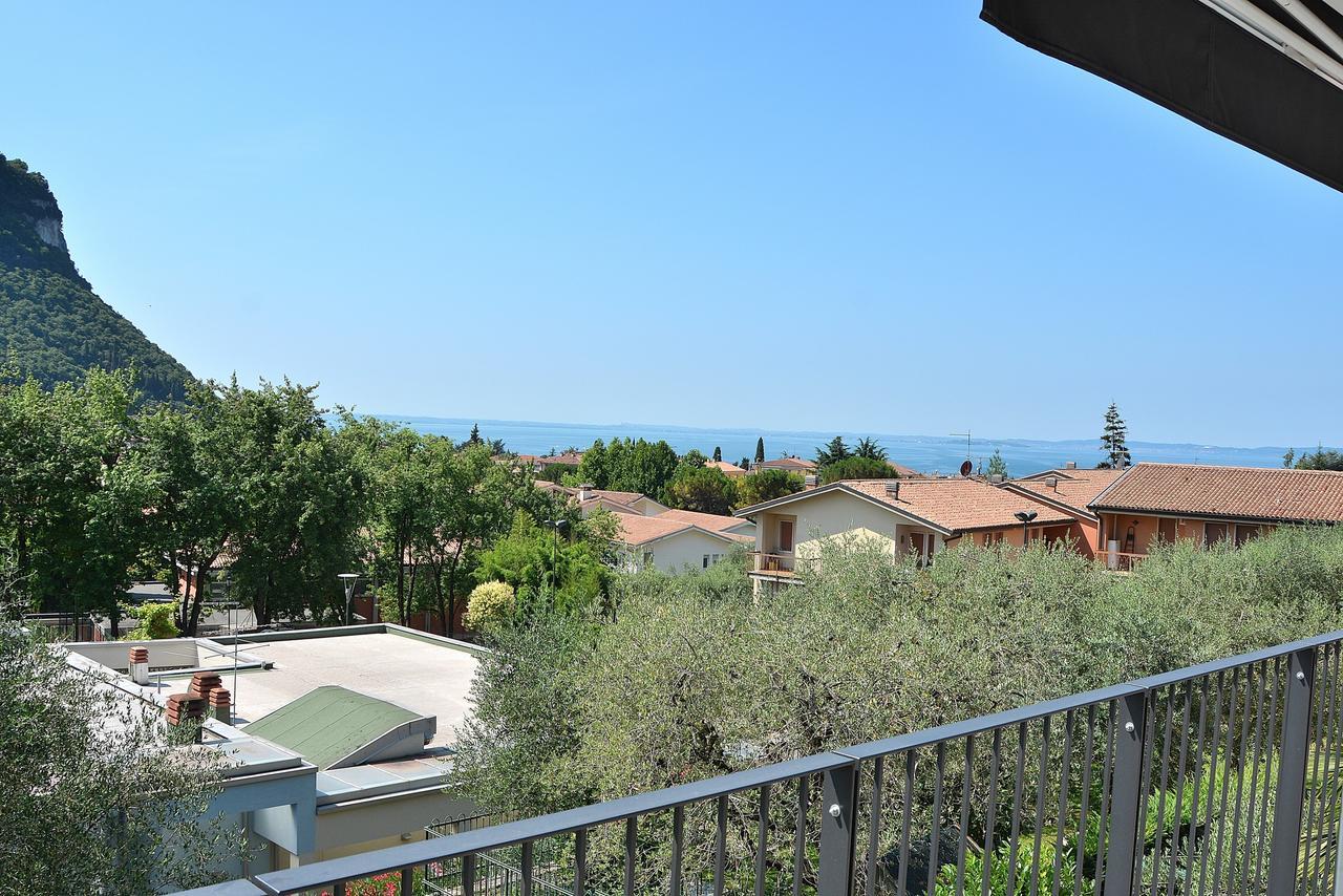 Villa Ca Gardesana With Pool Exterior foto