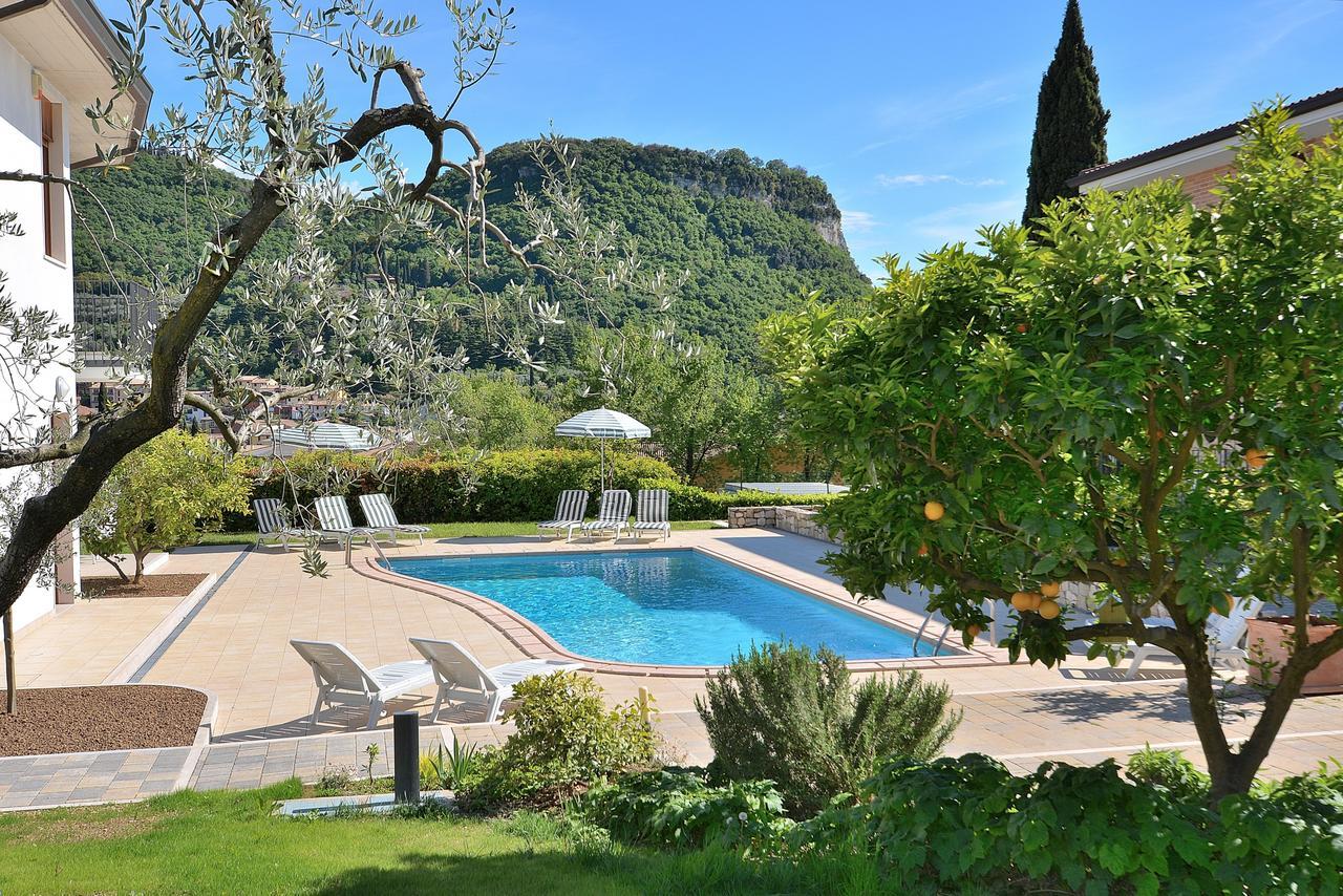 Villa Ca Gardesana With Pool Exterior foto